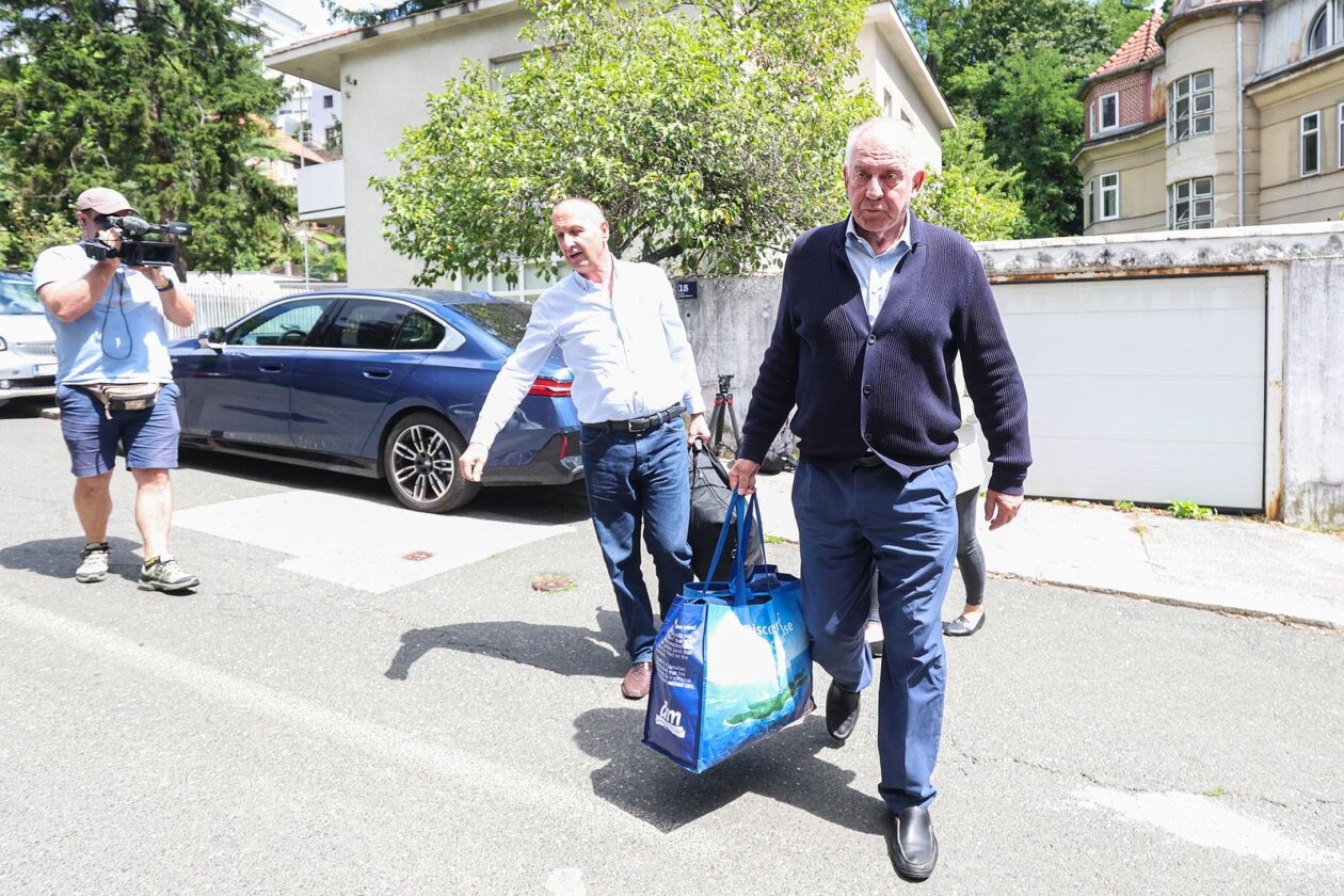 Zagreb: Dolazak Ive Sanadera u obiteljsku kuću nakon izlaska iz zatvora