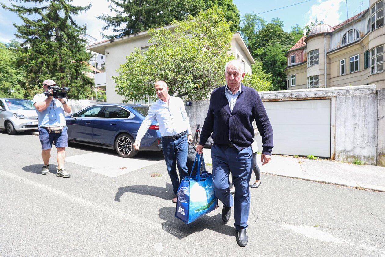 Zagreb: Dolazak Ive Sanadera u obiteljsku kuću nakon izlaska iz zatvora
