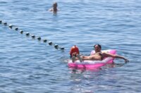 Rijeka: Građani ituristi spas od vrućine potražili na plaži Ploče Rijeka: Građani ituristi spas od vrućine potražili na plaži Ploče