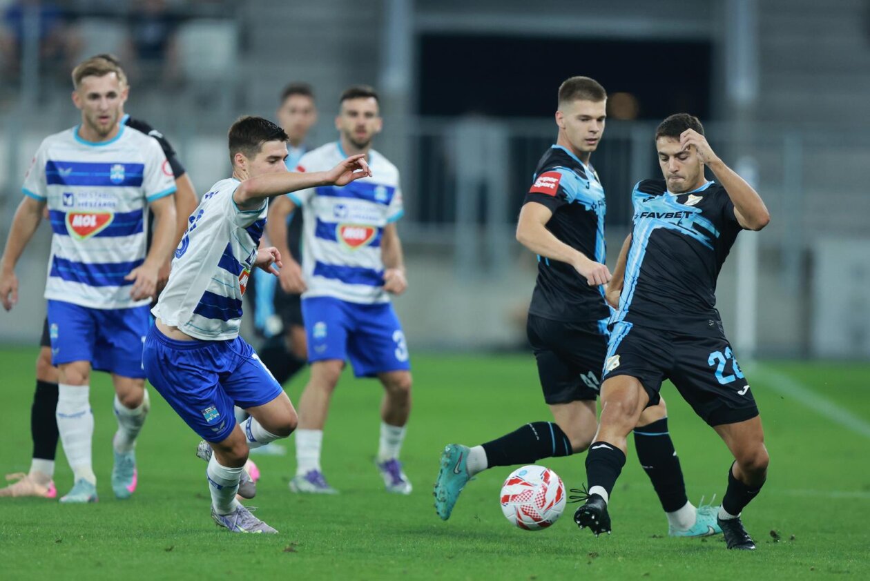 Osijek i Rijeka sastali se u 2. kolu SuperSport HNL-a Osijek i Rijeka sastali se u 2. kolu SuperSport HNL-a