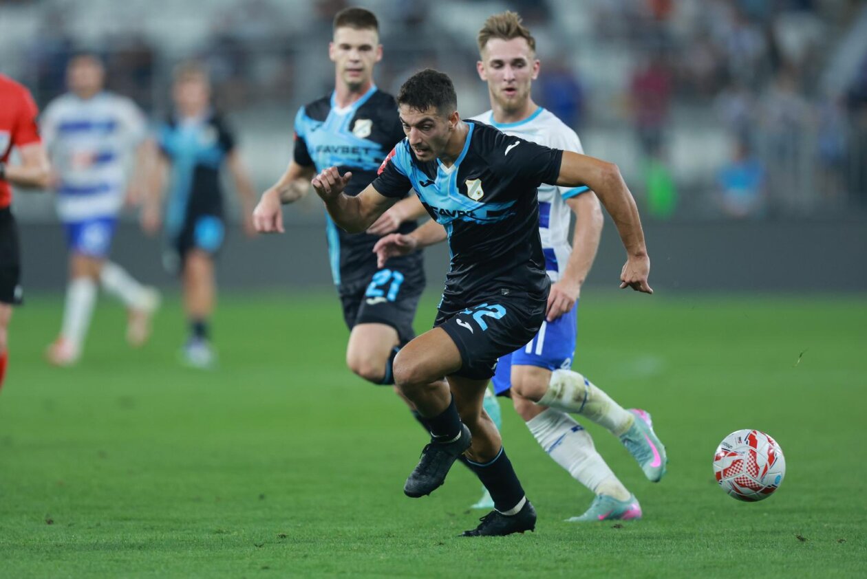 Osijek i Rijeka sastali se u 2. kolu SuperSport HNL-a Osijek i Rijeka sastali se u 2. kolu SuperSport HNL-a