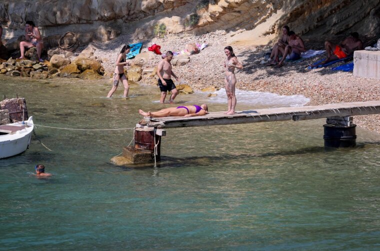 Zadar: Velik broj kupača na zadarskim plažama