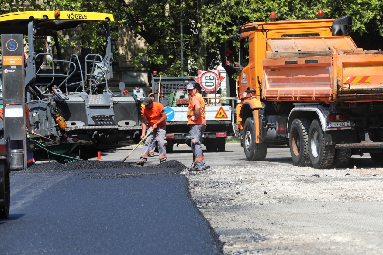 Rijeka: Asfaltiranje Trga braće Mažuranić Rijeka: Asfaltiranje Trga braće Mažuranić