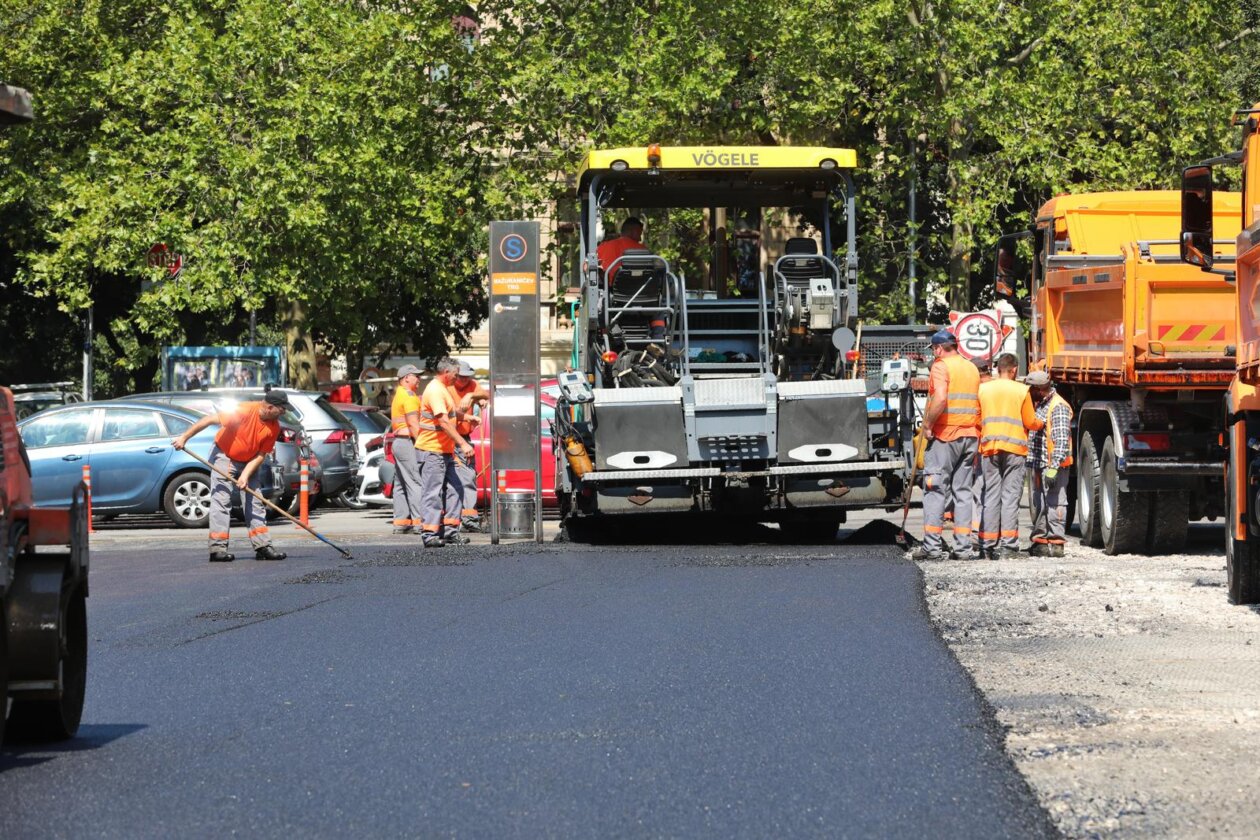 Rijeka: Asfaltiranje Trga braće Mažuranić Rijeka: Asfaltiranje Trga braće Mažuranić