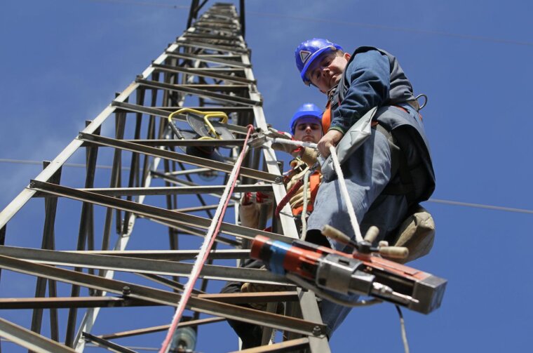Koprivnica: Radnici Dalekovoda postavljaju opti?ke kablove za internet