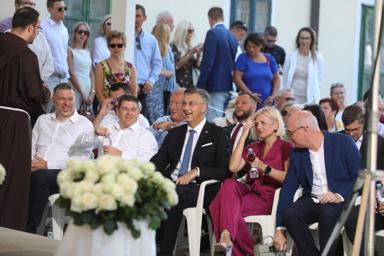 Rijeka: Blagdan Velike Gospe u Trsatskom svetištu, došao i Andrej Plenković Rijeka: Blagdan Velike Gospe u Trsatskom svetištu, došao i Andrej Plenković