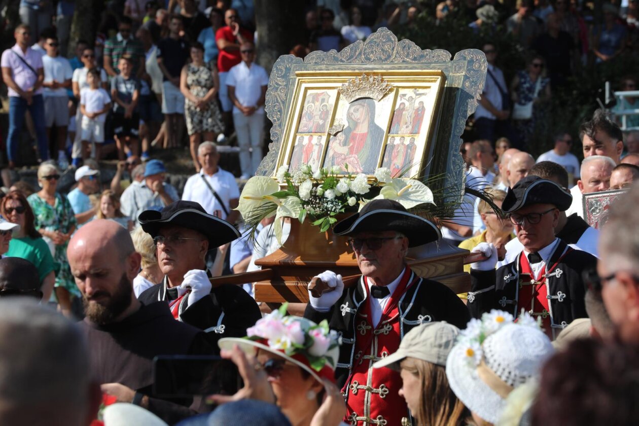 Rijeka: Blagdan Velike Gospe u Trsatskom svetištu, došao i Andrej Plenković Rijeka: Blagdan Velike Gospe u Trsatskom svetištu, došao i Andrej Plenković
