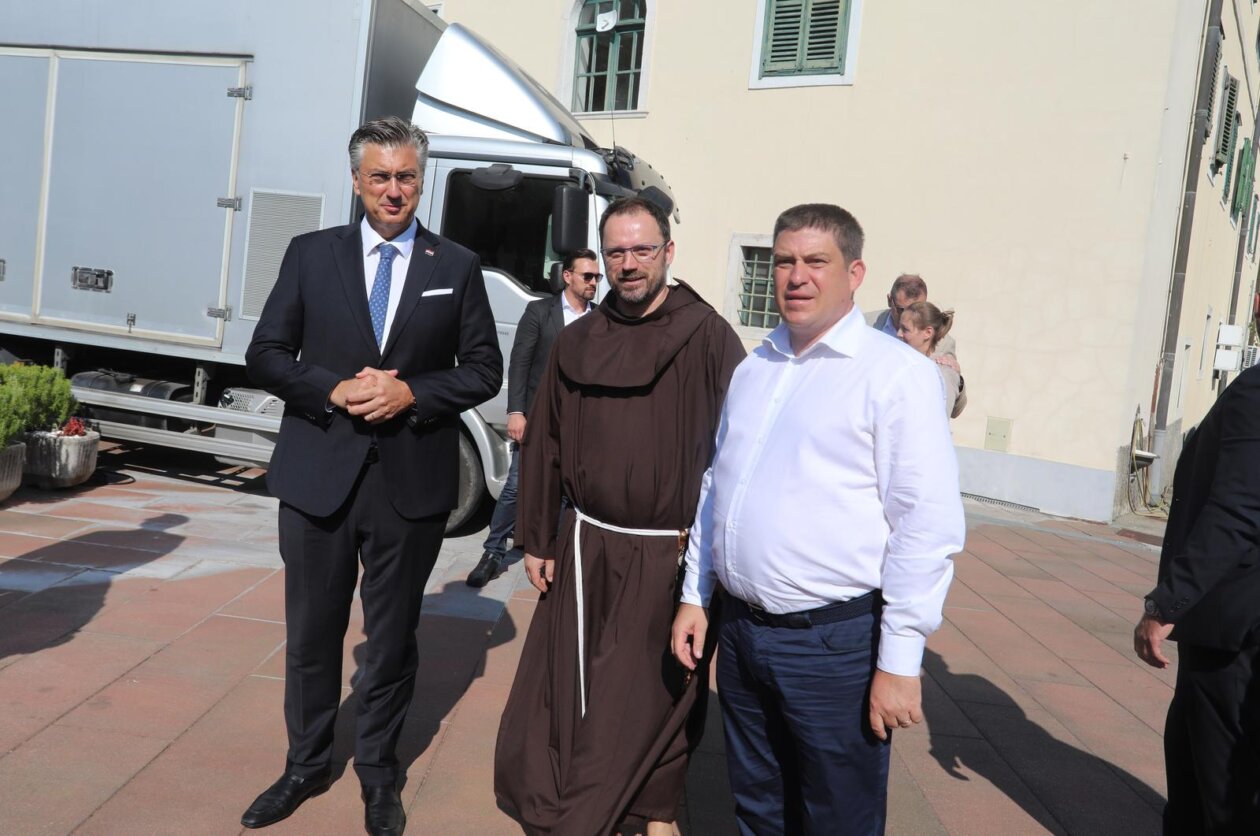 Rijeka: Blagdan Velike Gospe u Trsatskom svetištu, došao i Andrej Plenković Rijeka: Blagdan Velike Gospe u Trsatskom svetištu, došao i Andrej Plenković