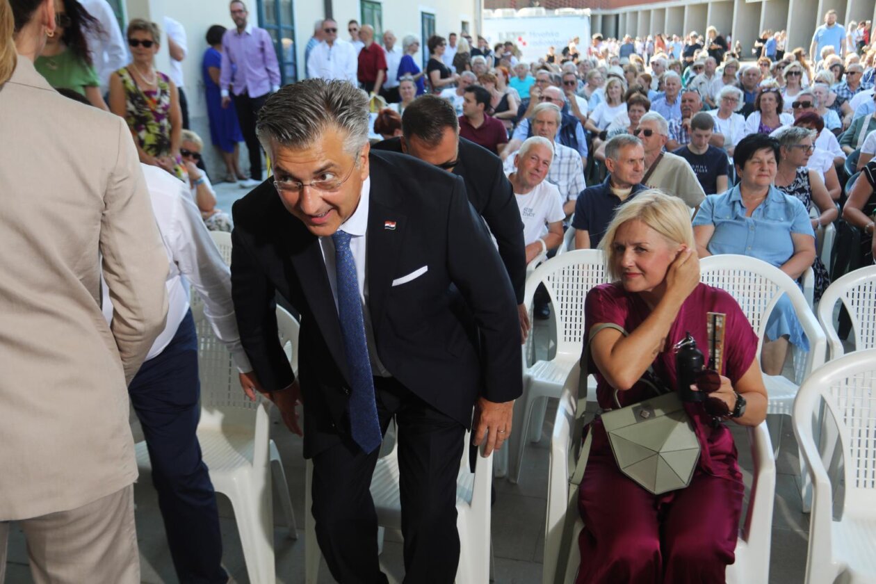 Rijeka: Blagdan Velike Gospe u Trsatskom svetištu, došao i Andrej Plenković Rijeka: Blagdan Velike Gospe u Trsatskom svetištu, došao i Andrej Plenković