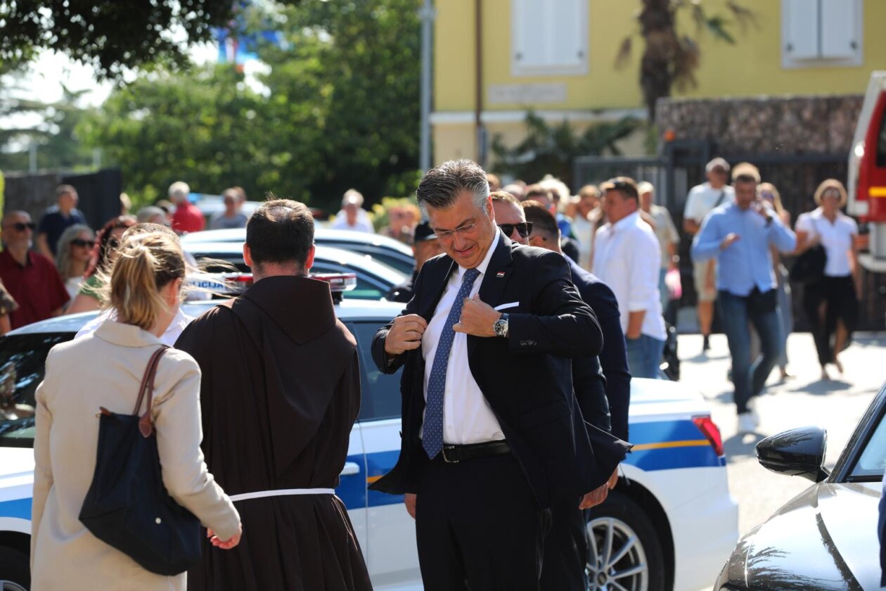 Rijeka: Blagdan Velike Gospe u Trsatskom svetištu, došao i Andrej Plenković Rijeka: Blagdan Velike Gospe u Trsatskom svetištu, došao i Andrej Plenković