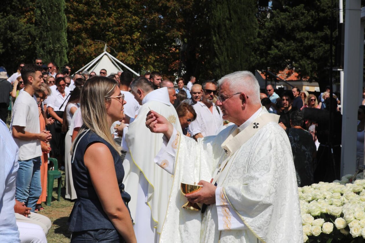 Rijeka: Blagdan Velike Gospe u Trsatskom svetištu, došao i Andrej Plenković Rijeka: Blagdan Velike Gospe u Trsatskom svetištu, došao i Andrej Plenković