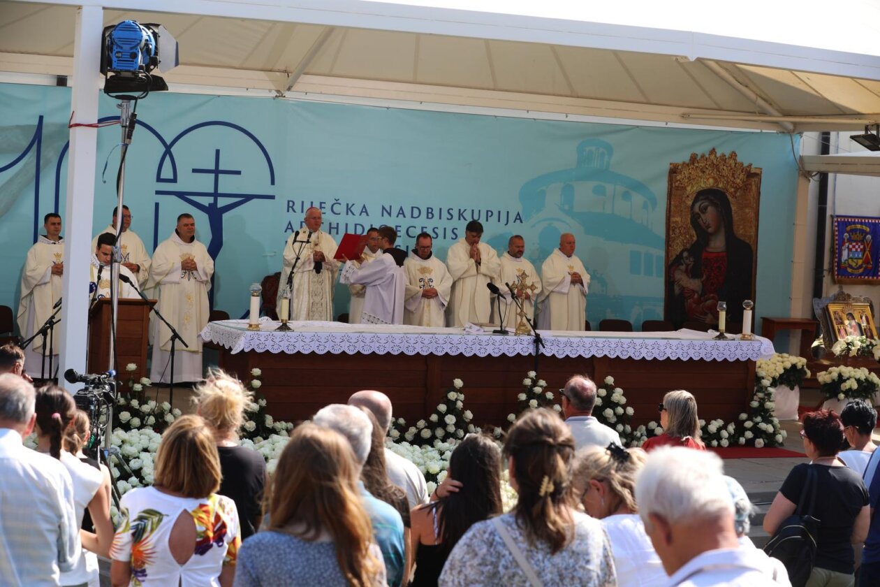 Rijeka: Blagdan Velike Gospe u Trsatskom svetištu, došao i Andrej Plenković Rijeka: Blagdan Velike Gospe u Trsatskom svetištu, došao i Andrej Plenković