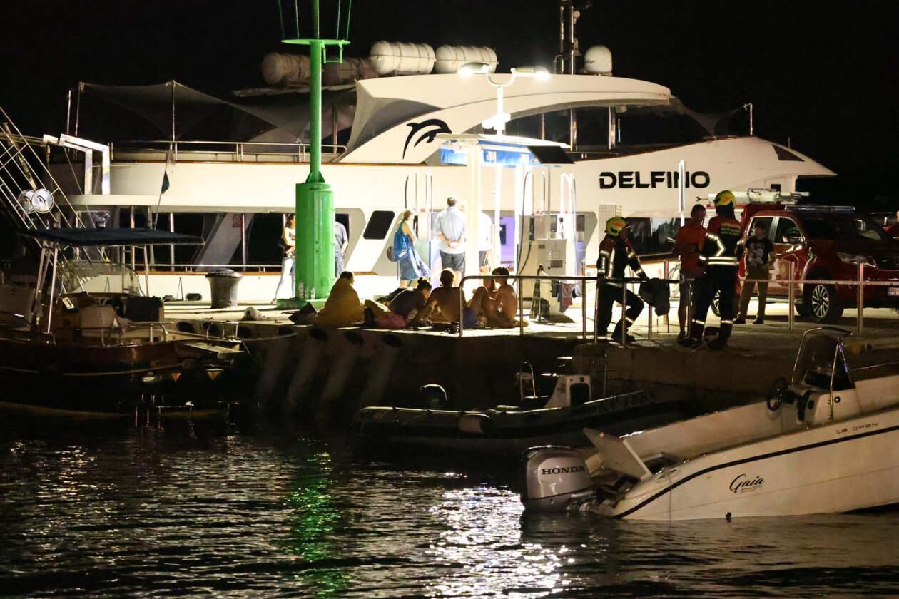 Rovinj: Gliser se zabio u rivu Rovinj: Gliser se zabio u rivu