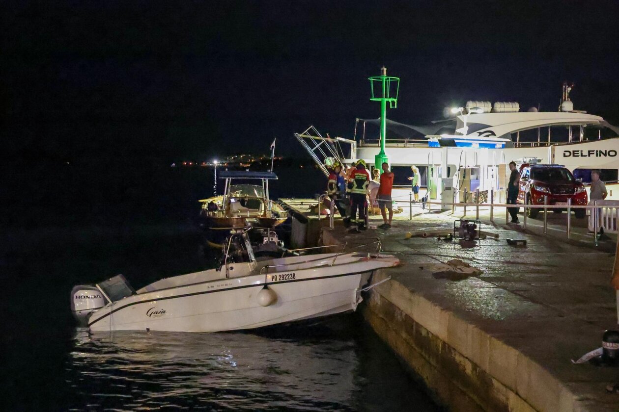 Rovinj: Gliser se zabio u rivu Rovinj: Gliser se zabio u rivu