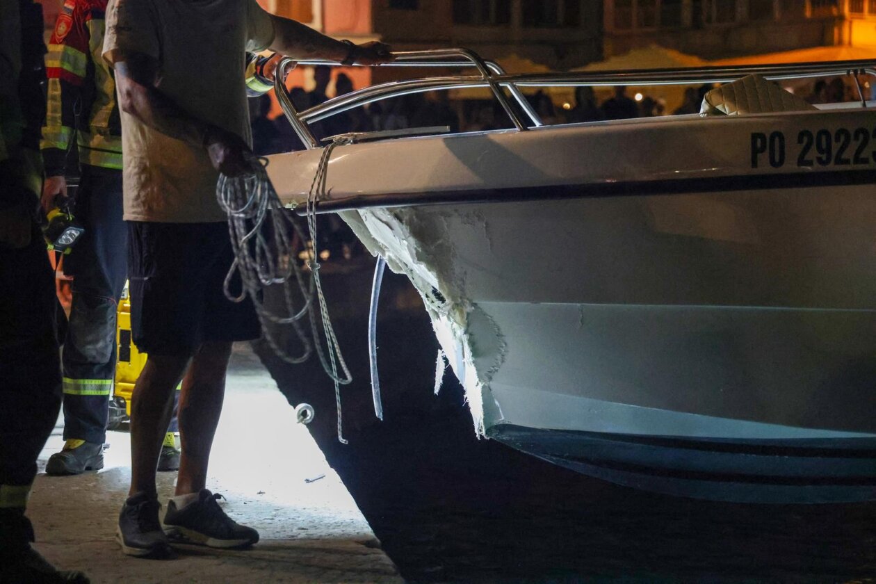 Rovinj: Gliser se zabio u rivu Rovinj: Gliser se zabio u rivu