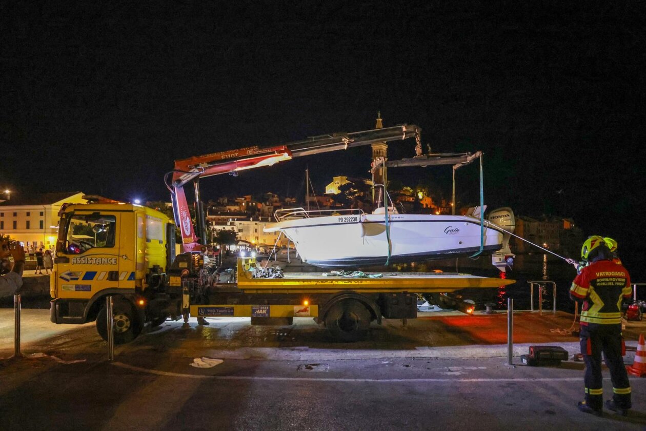 Rovinj: Gliser se zabio u rivu Rovinj: Gliser se zabio u rivu