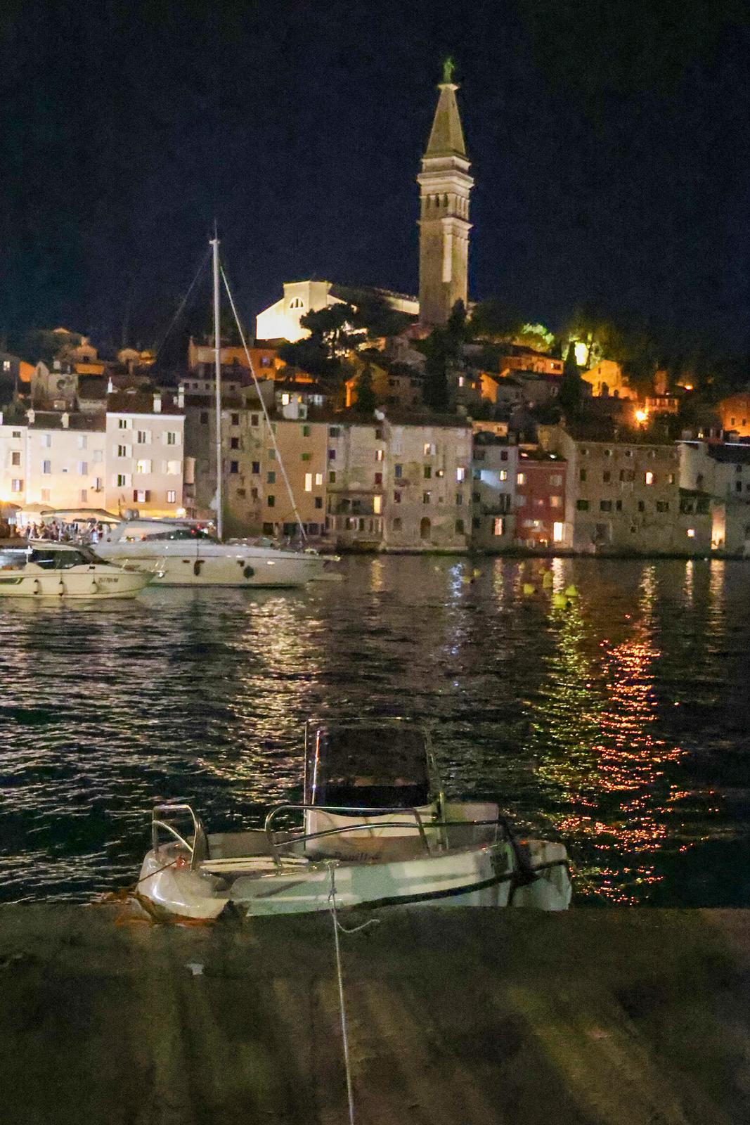 Rovinj: Gliser se zabio u rivu Rovinj: Gliser se zabio u rivu