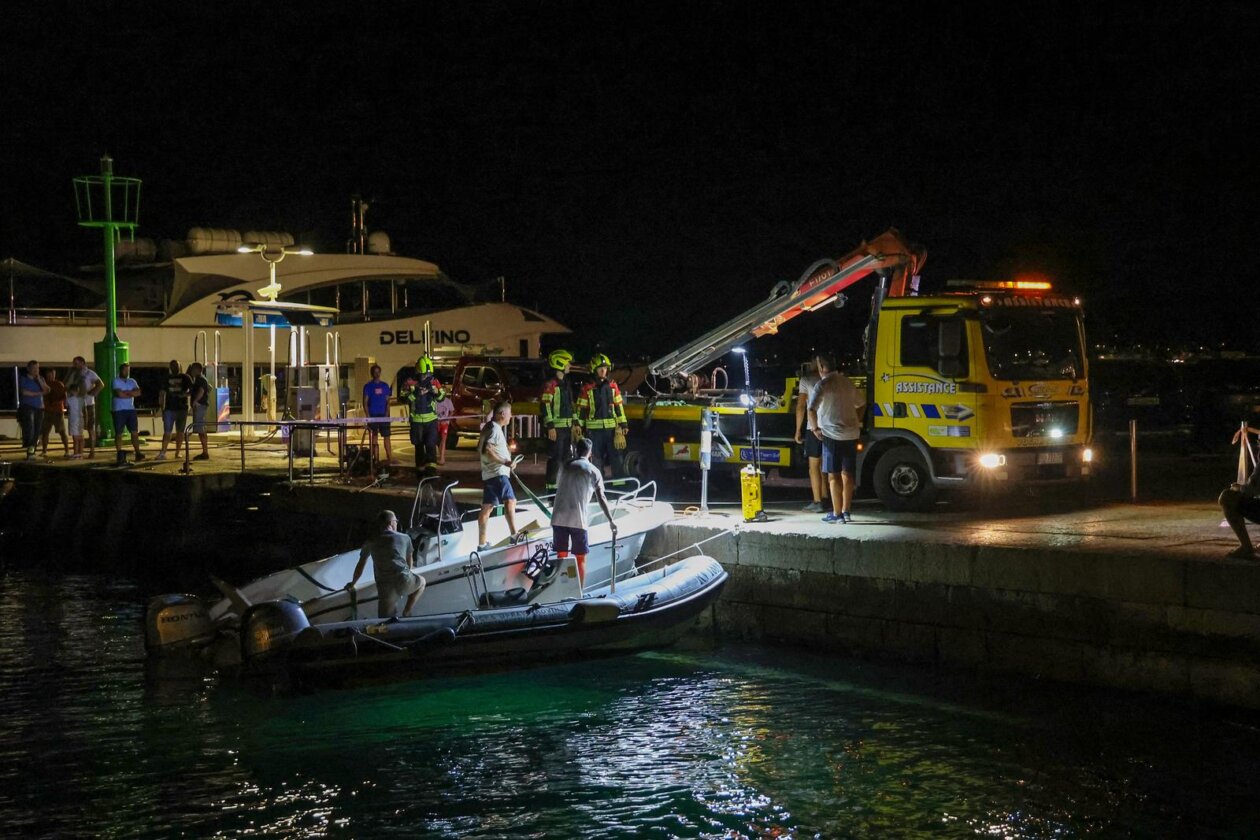 Rovinj: Gliser se zabio u rivu Rovinj: Gliser se zabio u rivu