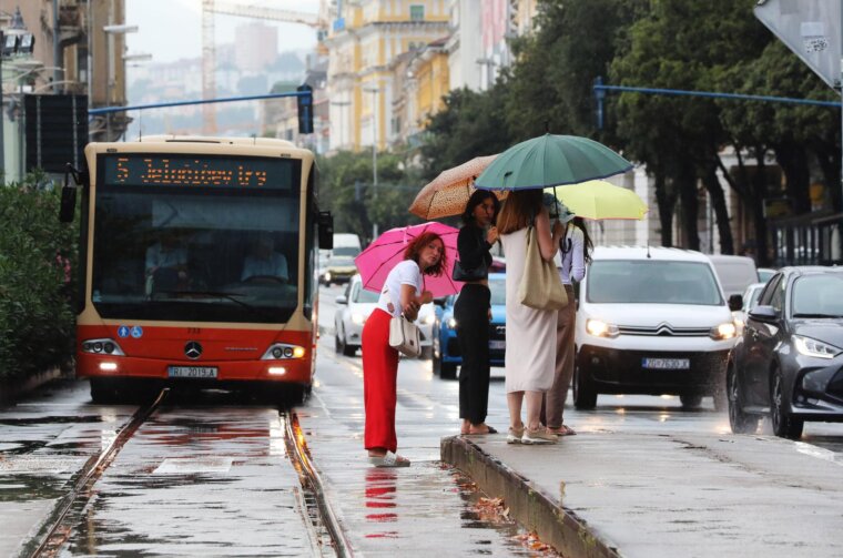 Rijeka: Kišni dan u gradu