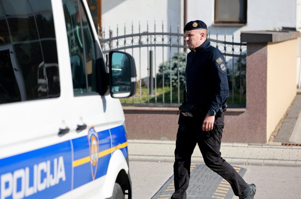 Policija i USKOK tijekom pretresa kuće Josipa Šarića, gradonačelnika Otoka