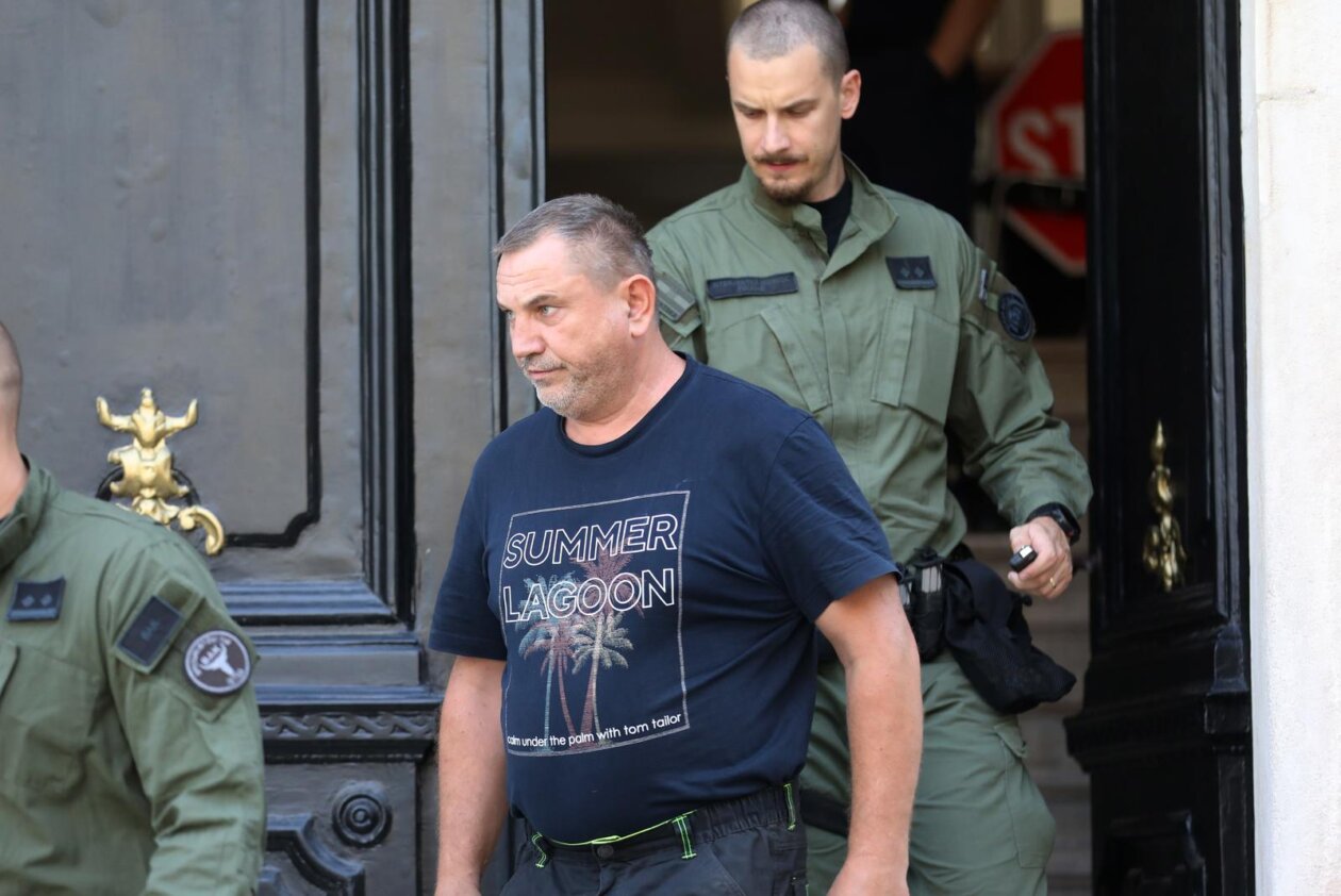 Pula: Privođenje osumnjičenih za napad na slovenske turiste u Umagu Pula: Privođenje osumnjičenih za napad na slovenske turiste u Umagu