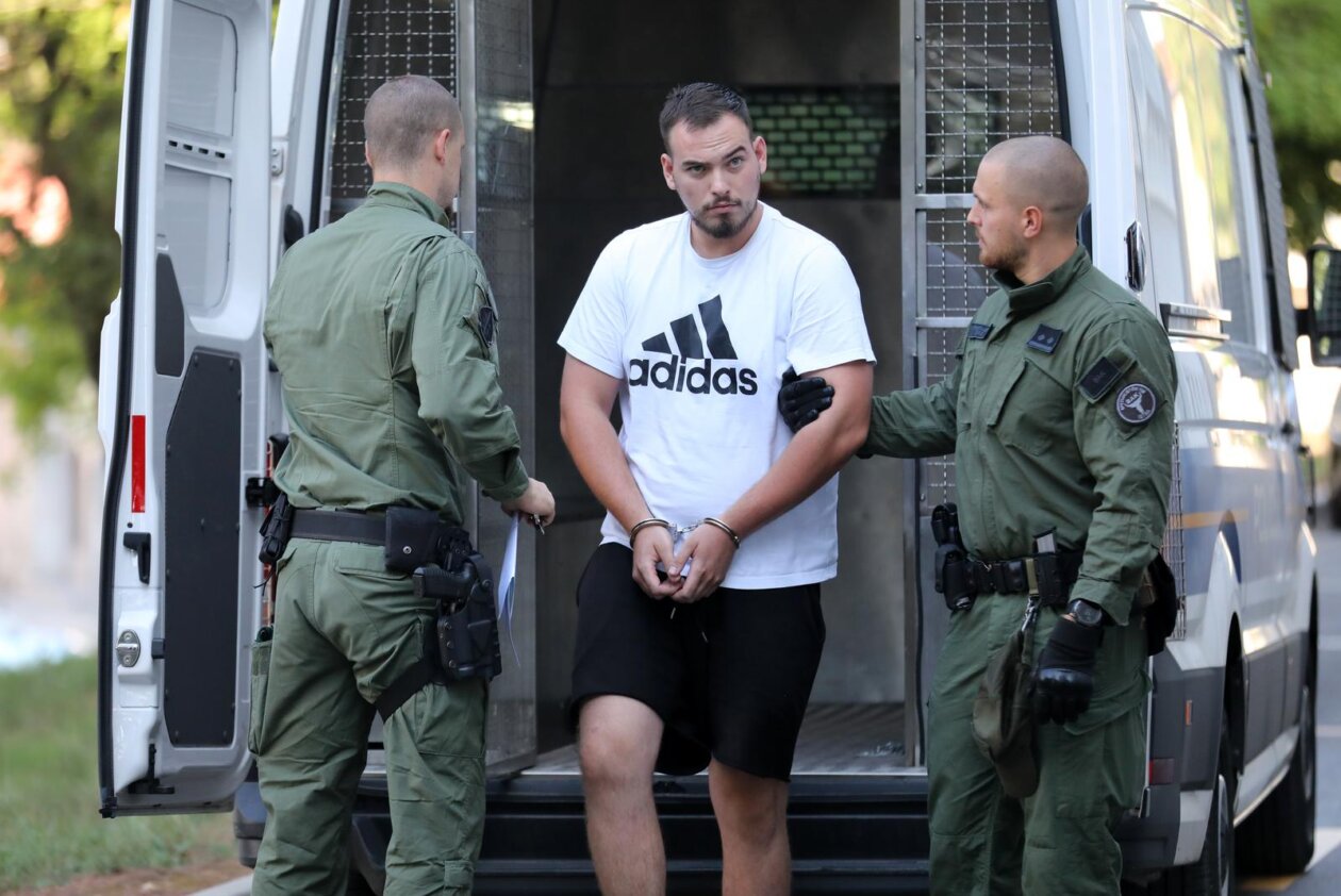 Pula: Privođenje osumnjičenih za napad na slovenske turiste u Umagu Pula: Privođenje osumnjičenih za napad na slovenske turiste u Umagu