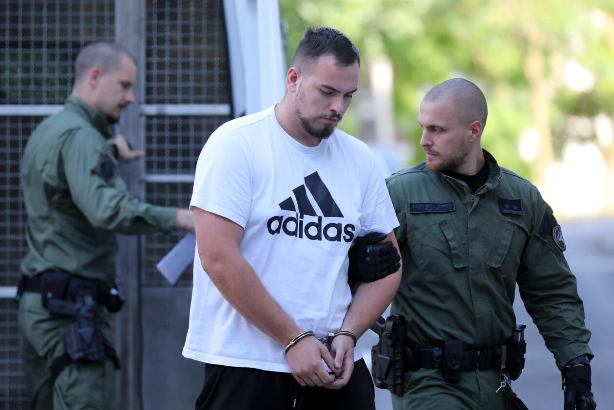 Pula: Privođenje osumnjičenih za napad na slovenske turiste u Umagu Pula: Privođenje osumnjičenih za napad na slovenske turiste u Umagu