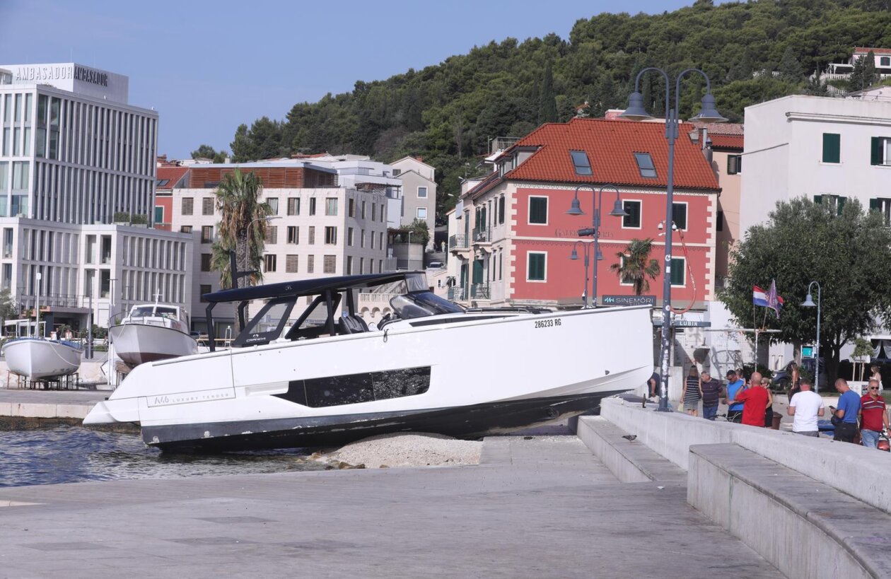 Split: Pomorska nesreća na Matejuški, gliser se nasukao u punoj brzini