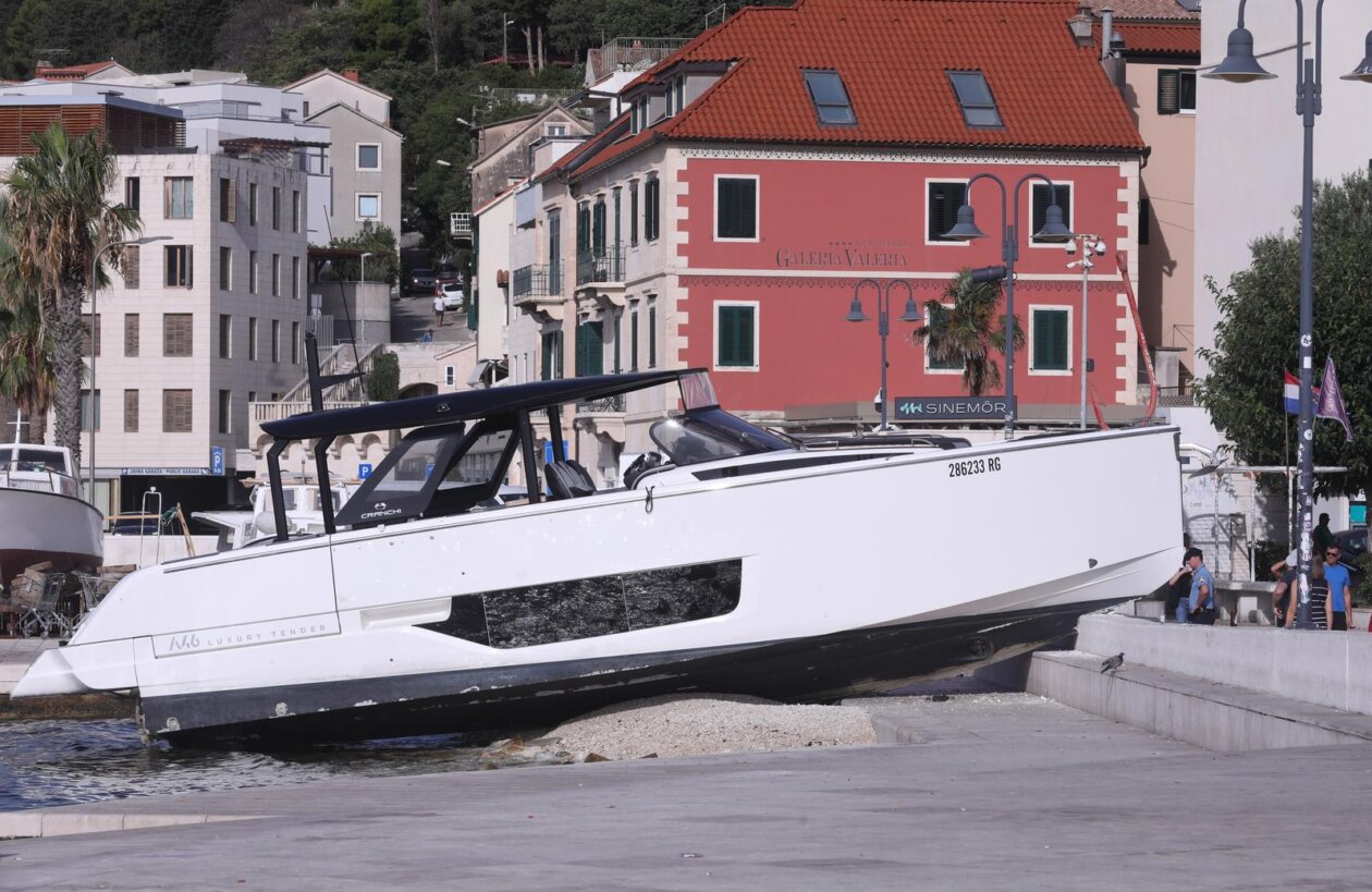 Split: Pomorska nesreća na Matejuški, gliser se nasukao u punoj brzini