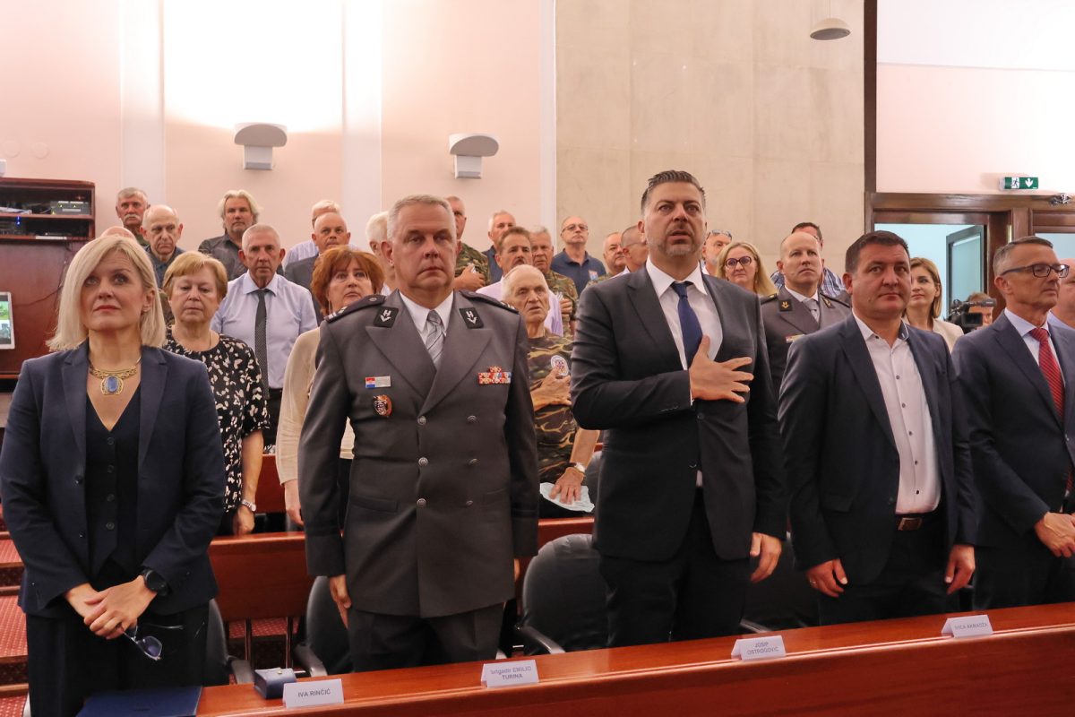 Svecana-akademija30.-obljetnica-Oluje-9-1200×800 (1)