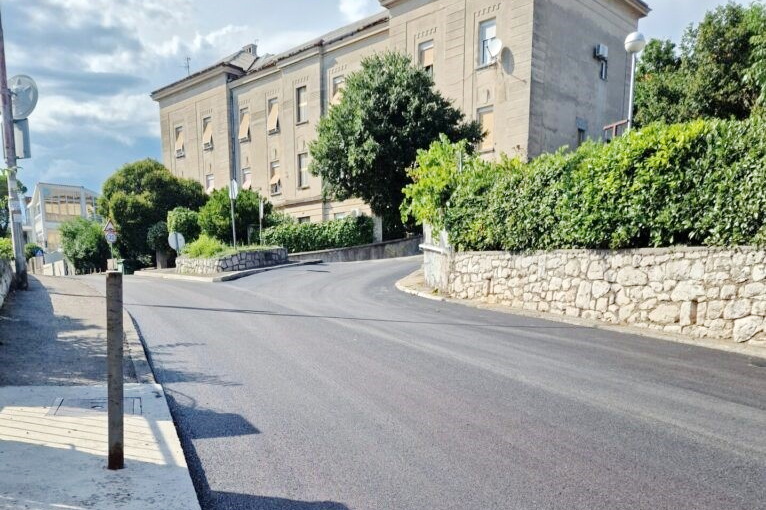 Ulica-Brace-Branchetta-dobila-novi-asfaltni-sloj Ulica-Brace-Branchetta-dobila-novi-asfaltni-sloj