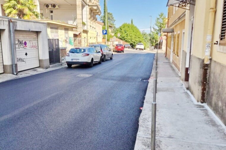 Ulica-Brace-Branchetta-dobila-novi-asfaltni-slojUlica-Brace-Branchetta-dobila-novi-asfaltni-sloj-2 Ulica-Brace-Branchetta-dobila-novi-asfaltni-slojUlica-Brace-Branchetta-dobila-novi-asfaltni-sloj-2