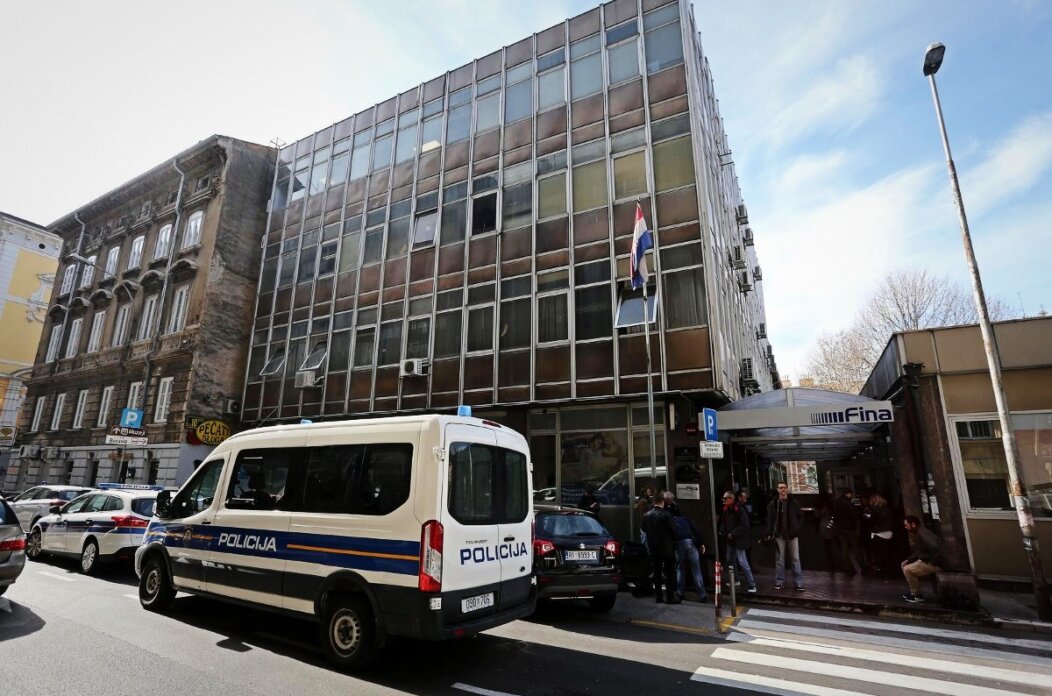 bc86f2b3-a930-4c1b-b6cf-6b9cb029df5a