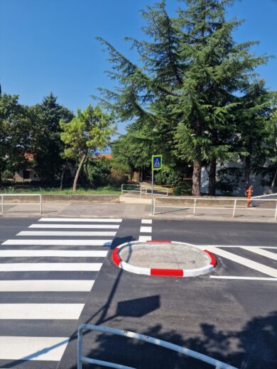 belu1-390×520 belu1-390×520