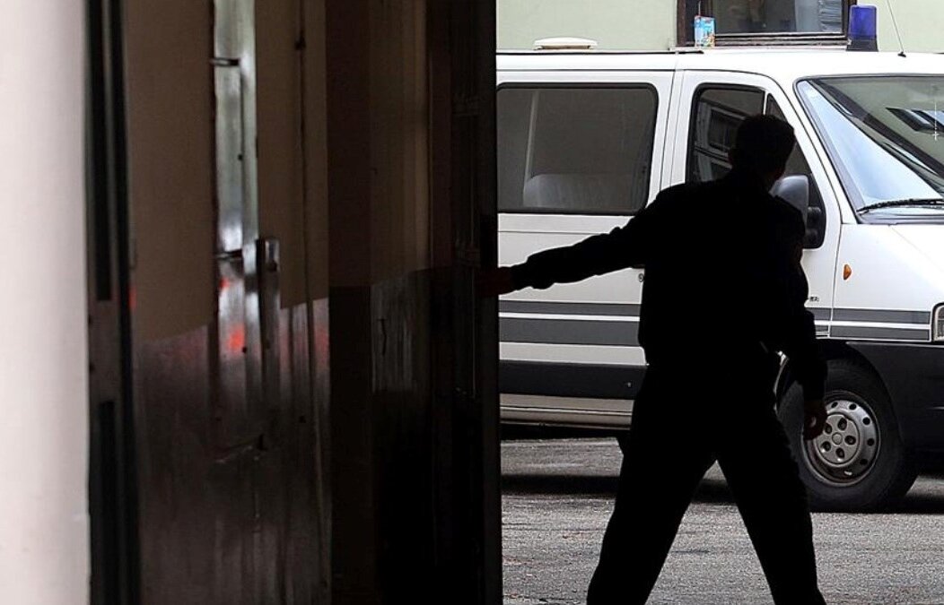 f4117718-b4ce-4d4f-af97-4b1e5b5b592b