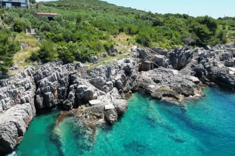 0e122743-9ce9-4536-bd21-5fcfa6995c9b