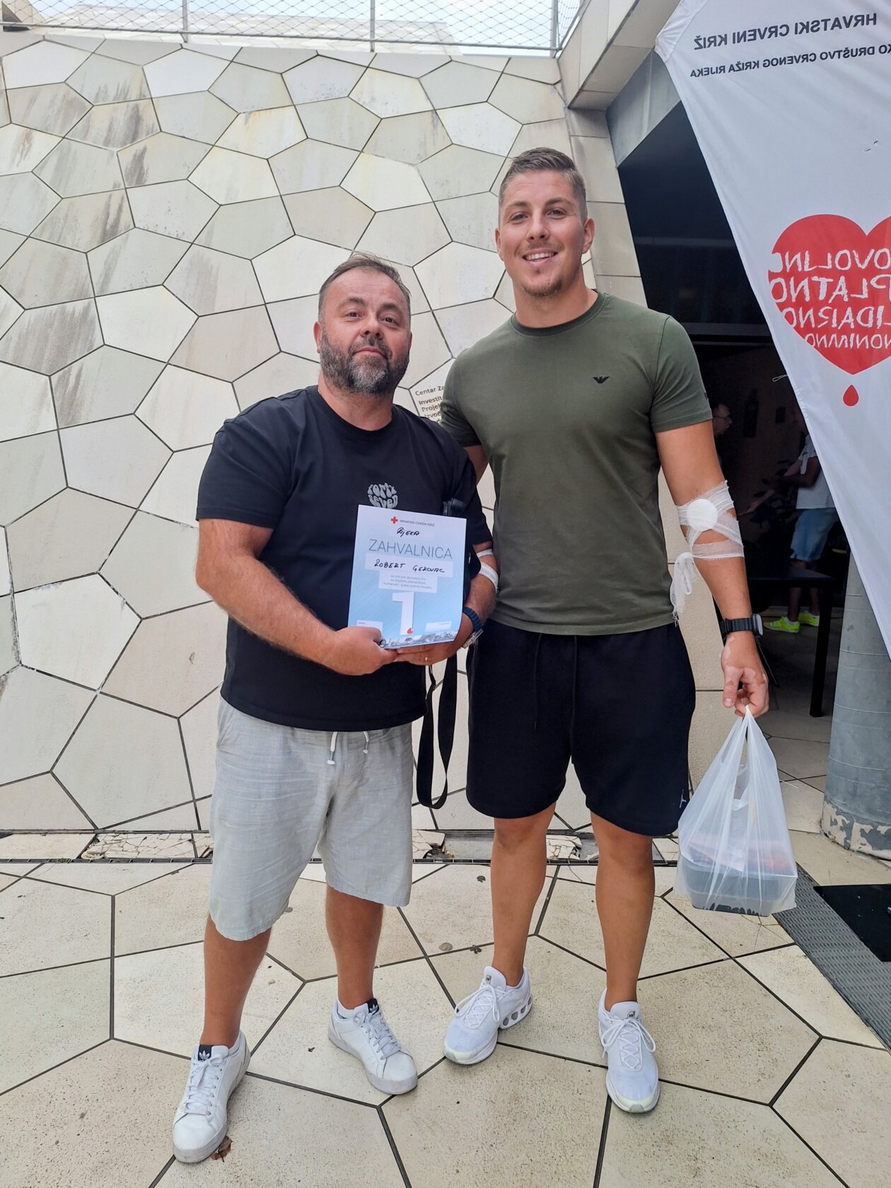 1000022135 1000022135