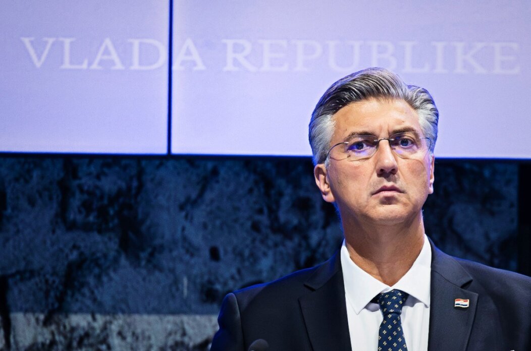 2064d893-597d-4226-989a-1c0d902ffcbd