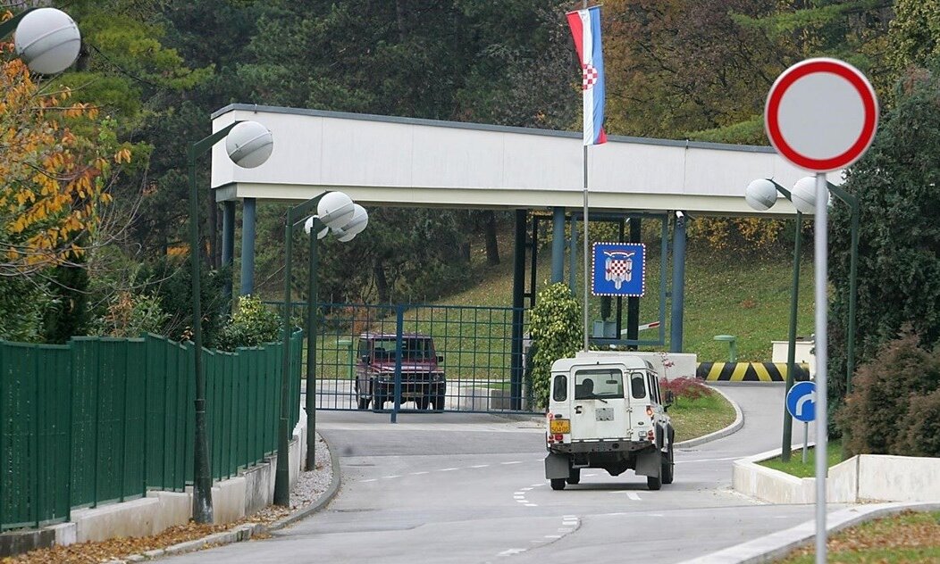 6a98d44d-c813-49d8-8788-b5c793a4a78f 6a98d44d-c813-49d8-8788-b5c793a4a78f