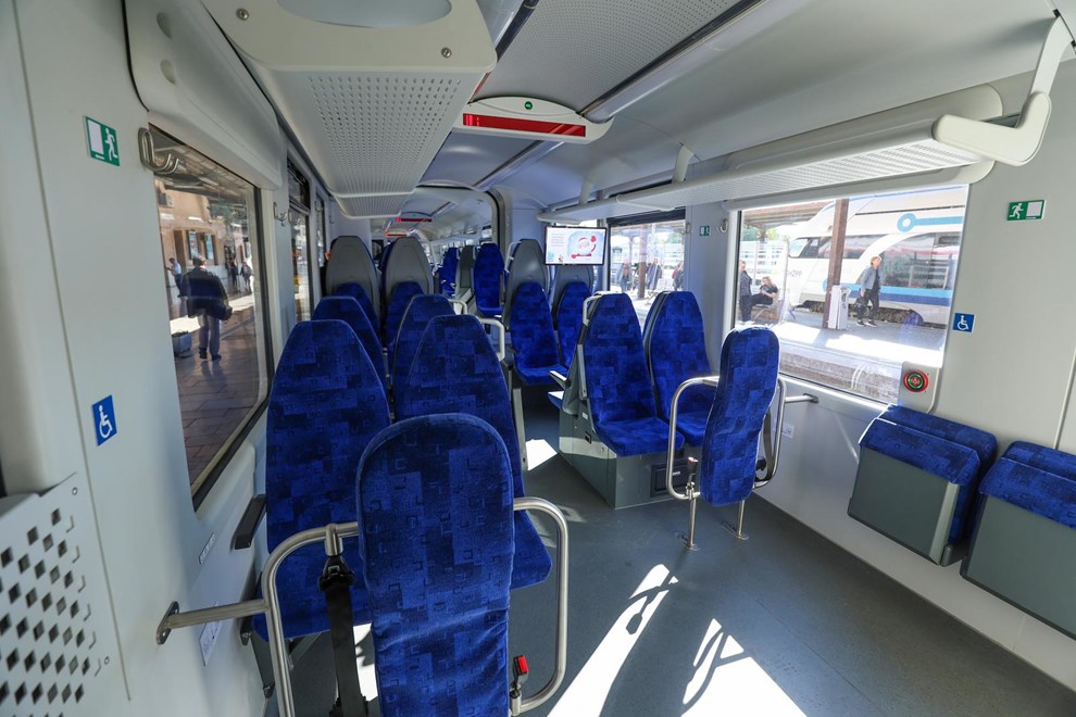 8d651d37-0a08-461d-97ed-f62437907867