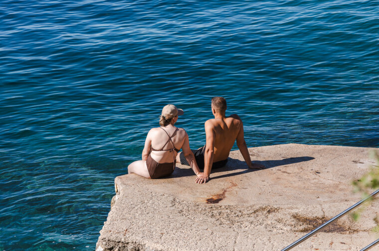 Ilustrativna Kostrena plaža kupači-6918