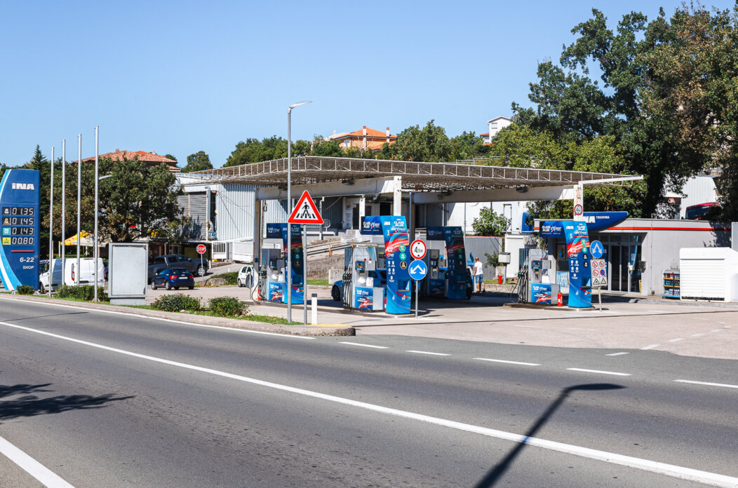Ilustrativna Kostrena promet cesta benzinska pumpa-7069
