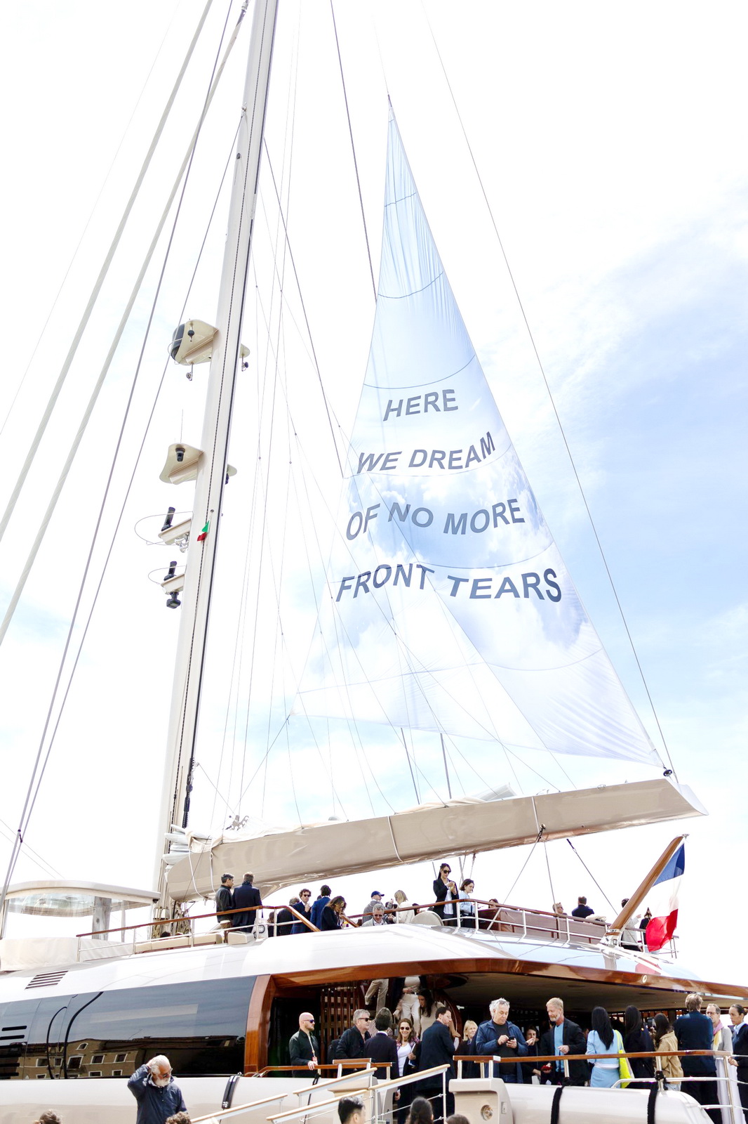 Laure-Prouvost-sail-3-c-Martina-Barbon-Art-Explora-2024