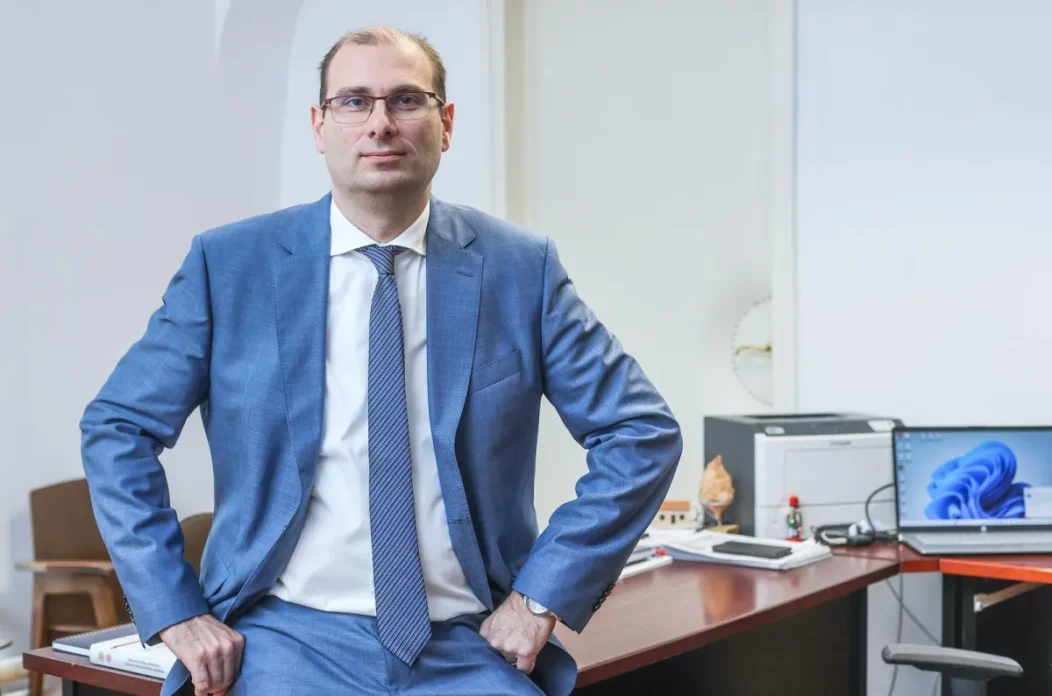 O-2e8a4392-02f2-40ac-9560-4a052be851aa-1200