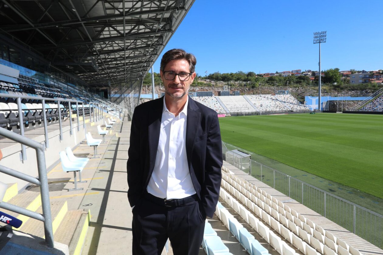 Rijeka: Novi trener Rijeke Victor Sanchez predstavljen na Rujevici
