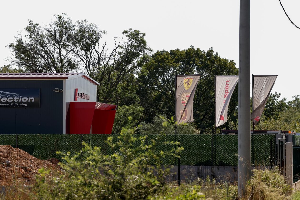 Briševo: Ozlijeđen vlasnik autosalona u pucnjavi, očevid je u tijeku Briševo: Ozlijeđen vlasnik autosalona u pucnjavi, očevid je u tijeku