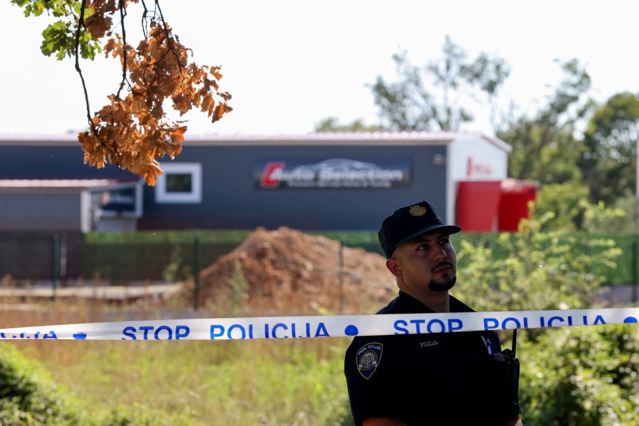 Briševo: Ozlijeđen vlasnik autosalona u pucnjavi, očevid je u tijeku Briševo: Ozlijeđen vlasnik autosalona u pucnjavi, očevid je u tijeku
