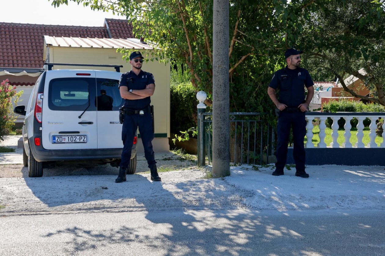 Briševo: Ozlijeđen vlasnik autosalona u pucnjavi, očevid je u tijeku Briševo: Ozlijeđen vlasnik autosalona u pucnjavi, očevid je u tijeku