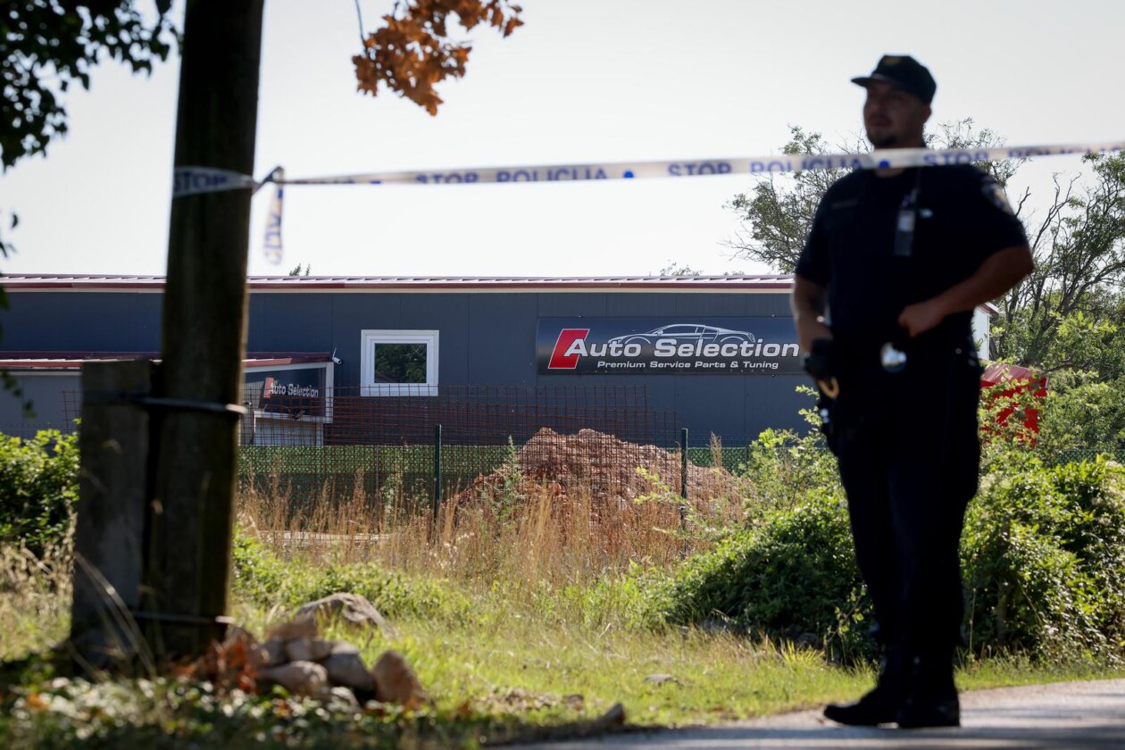 Briševo: Ozlijeđen vlasnik autosalona u pucnjavi, očevid je u tijeku Briševo: Ozlijeđen vlasnik autosalona u pucnjavi, očevid je u tijeku