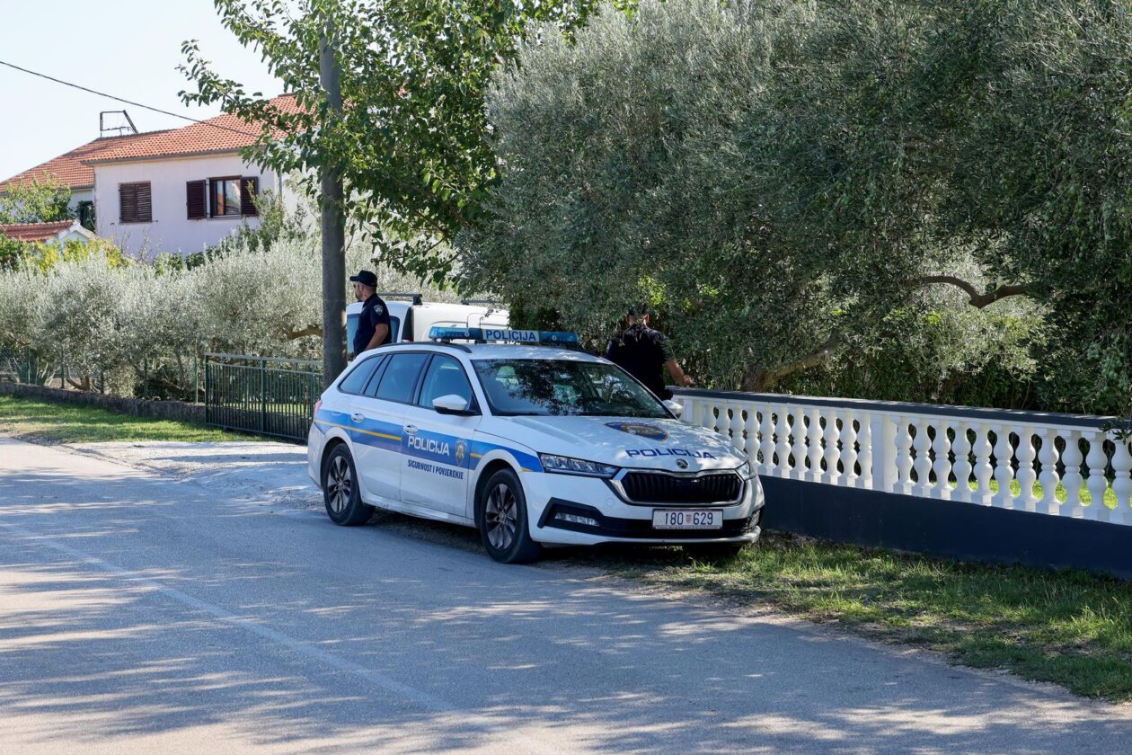 Briševo: Ozlijeđen vlasnik autosalona u pucnjavi, očevid je u tijeku Briševo: Ozlijeđen vlasnik autosalona u pucnjavi, očevid je u tijeku